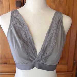 Bali Elegant Gray Lace Bralette. Size Large. Adjustable straps.